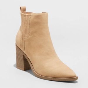 NWT Universal Thread Boots​